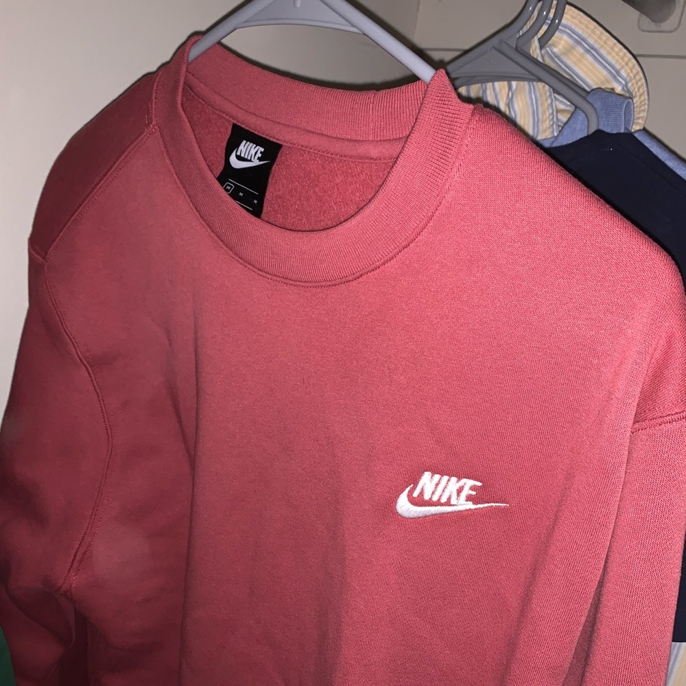 T shirts and one Nike crew neck sweater (1 item)